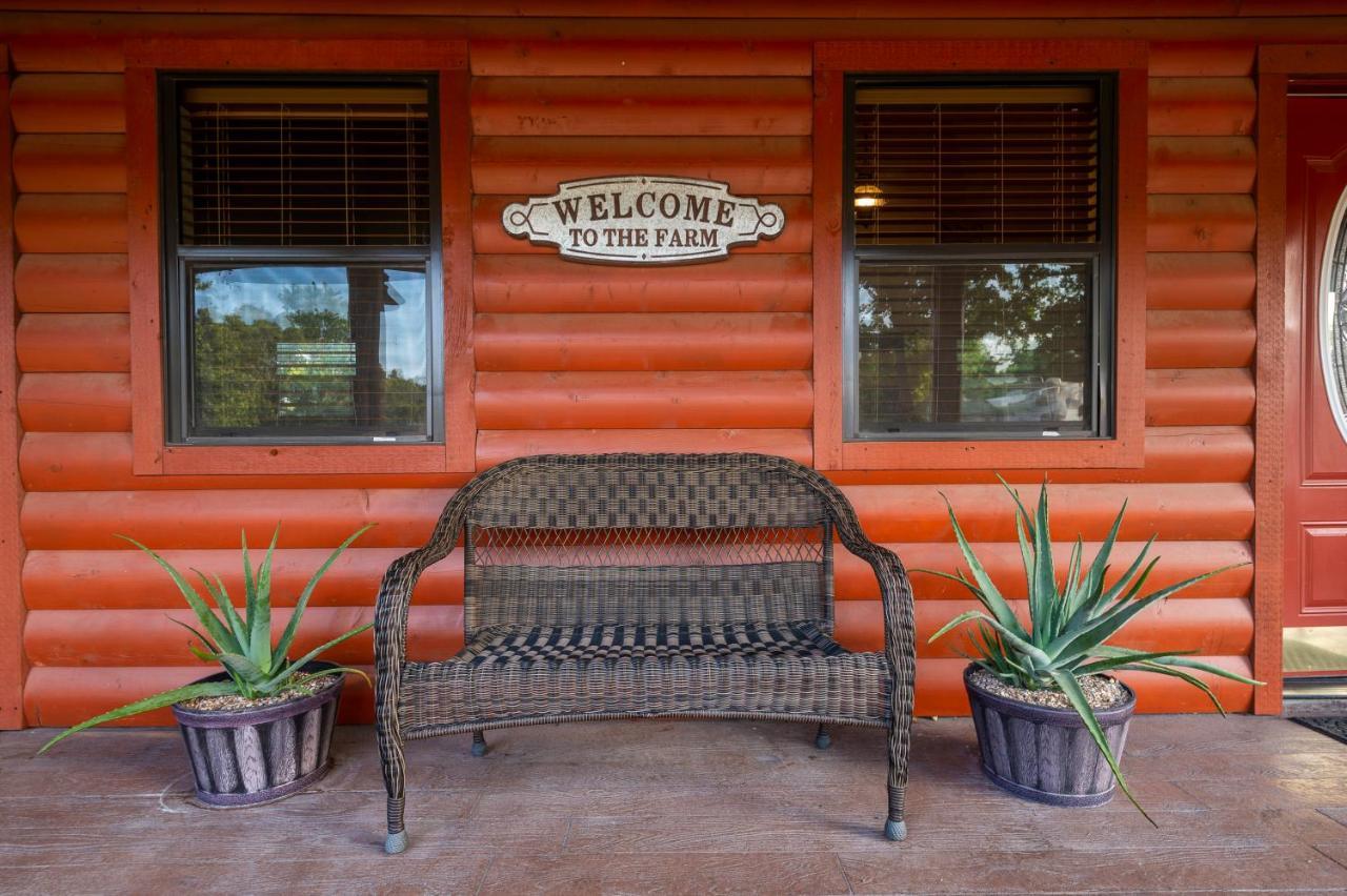 Cabin 1 Rental 15 Minutes From Magnolia And Baylor Waco Exterior foto