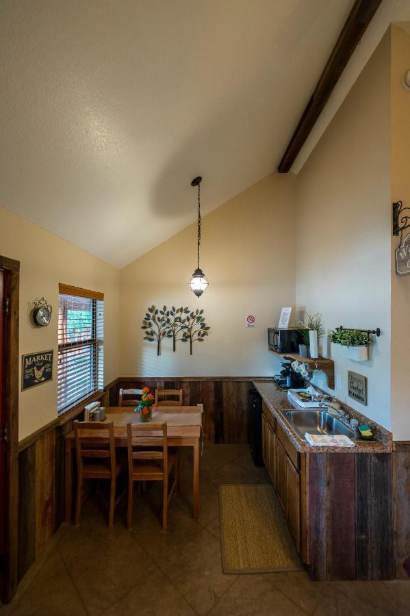 Cabin 1 Rental 15 Minutes From Magnolia And Baylor Waco Exterior foto